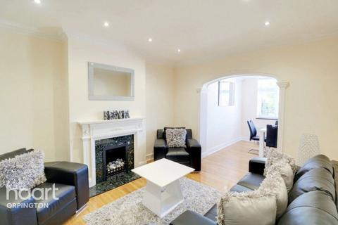 140 Ridgeway Drive, Bromley, BR1 5BX