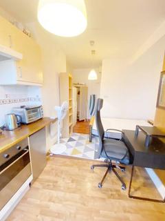 Studio to rent, Stoke Newington Church Street, N16