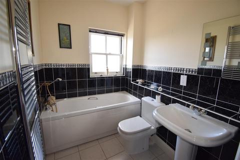 2 bedroom apartment for sale, Walton on the Naze CO14