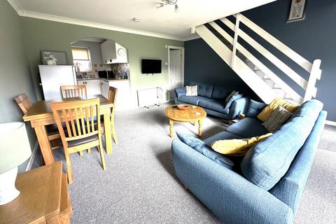3 bedroom chalet to rent, 49 Waterside Park, Corton, NR32