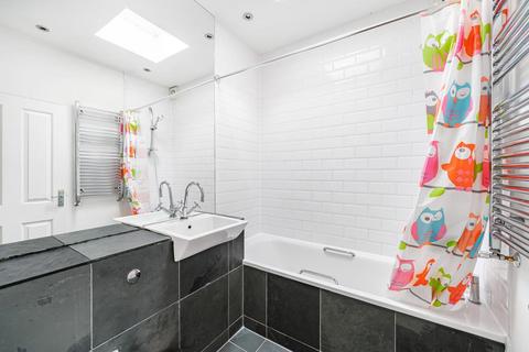 143b Herries Street, London, W10 4LE
