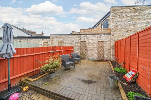 28 Wildfell Road, London, SE6 4HU
