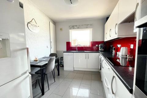 2 bedroom flat for sale, The Esplanade, Telscombe Cliffs BN10