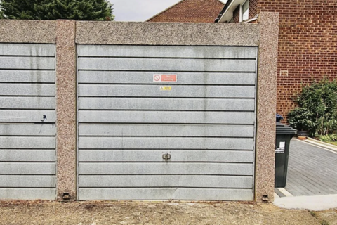 Garage to rent - Hazelmere Drive UB5