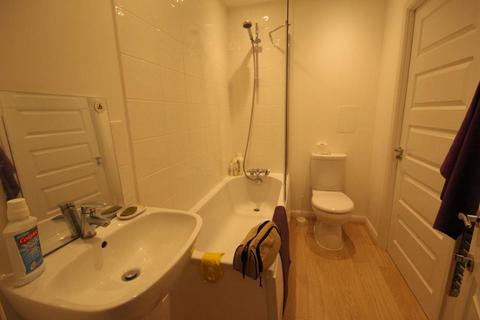 1 bedroom flat to rent, West central, Slough