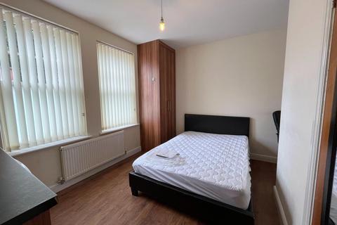 4 bedroom terraced house to rent, Abingdon Road, Leicester LE2