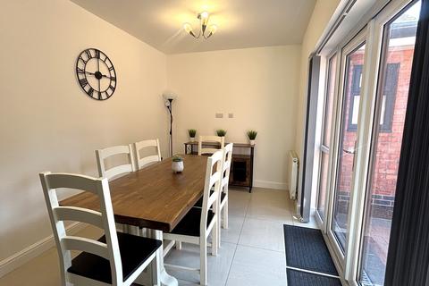4 bedroom semi-detached house to rent, Abingdon Road, Leicester LE2