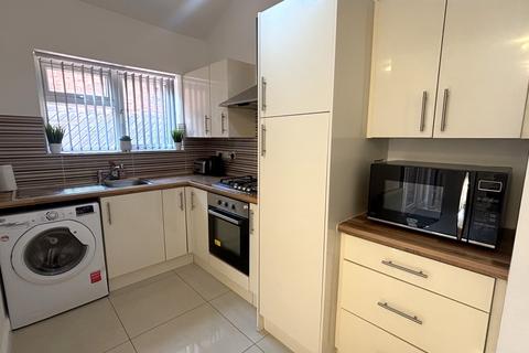4 bedroom semi-detached house to rent, Abingdon Road, Leicester LE2