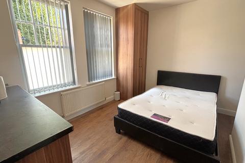 4 bedroom semi-detached house to rent, Abingdon Road, Leicester LE2