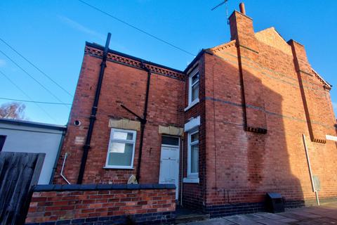 2 bedroom terraced house to rent, Clarendon Park Road, Leicester LE2