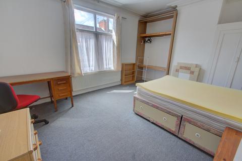 3 bedroom terraced house to rent - Edward Road, Leicester LE2