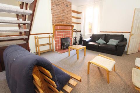 3 bedroom terraced house to rent, Lytton Road, Leicester LE2