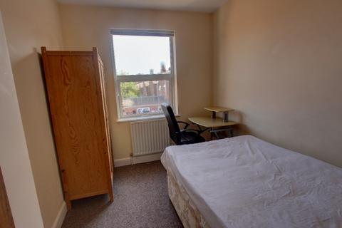 5 bedroom terraced house to rent, Mayfield Road, Leicester LE2