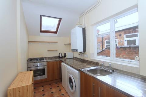 3 bedroom terraced house to rent, Oxford Road, Leicester LE2