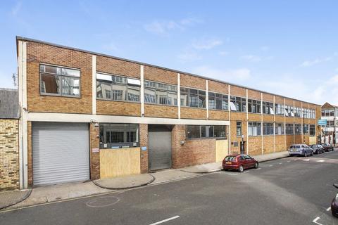 Industrial unit to rent, Holloway, London N19