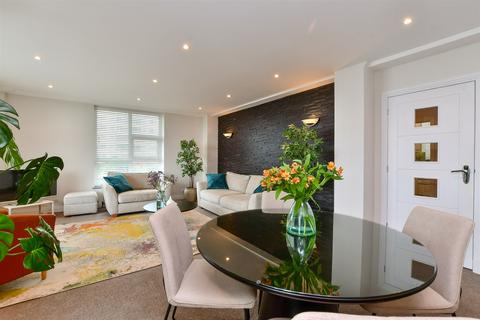 2 bedroom ground floor flat for sale - Marine Drive, Brighton, East Sussex
