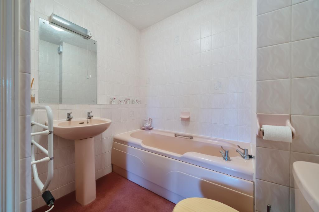 Egham, Surrey, TW20 0DN, TW20 2 bed retirement property for sale £215,000