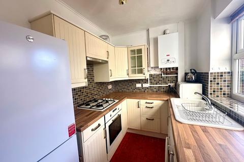 2 bedroom end of terrace house to rent, Princess Road, Manchester M25