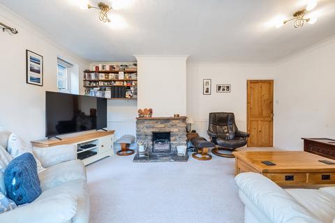 4 Manor Way, Guildford, GU2 7RN