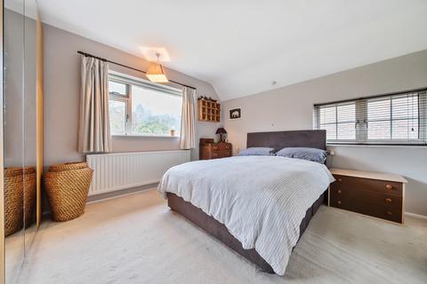 4 Manor Way, Guildford, GU2 7RN