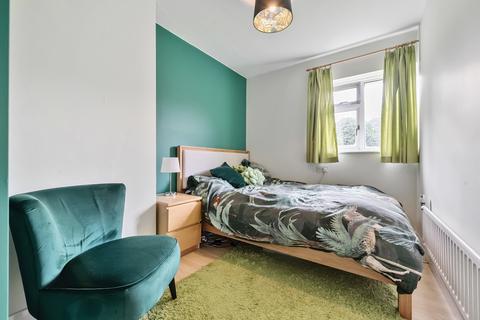 4 Manor Way, Guildford, GU2 7RN