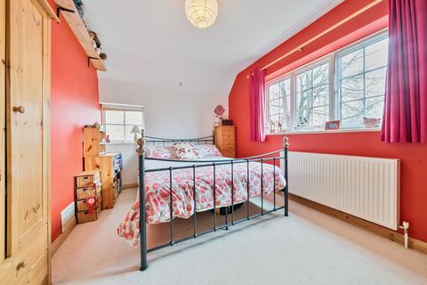 4 Manor Way, Guildford, GU2 7RN