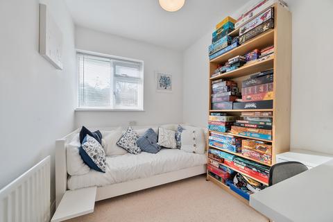 4 Manor Way, Guildford, GU2 7RN