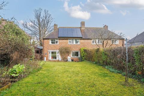 4 Manor Way, Guildford, GU2 7RN