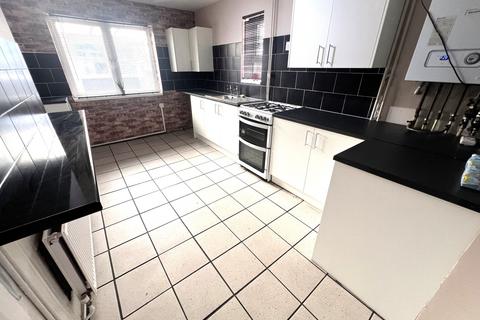 3 bedroom semi-detached house for sale - Keats Road, Willenhall