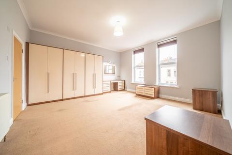2 bedroom apartment for sale, Courtenay Road, Waterloo, L22