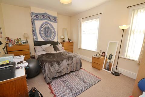 4 bedroom terraced house to rent, Filey Road, Manchester M14