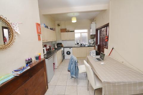 4 bedroom terraced house to rent, Filey Road, Manchester M14