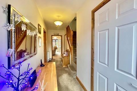 18 Cae Dafydd, Meifod, SY22 6HF