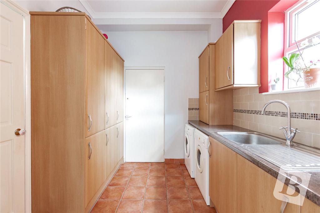 Swan Lane, Wickford, Essex, SS11 4 bed detached house for sale £750,000