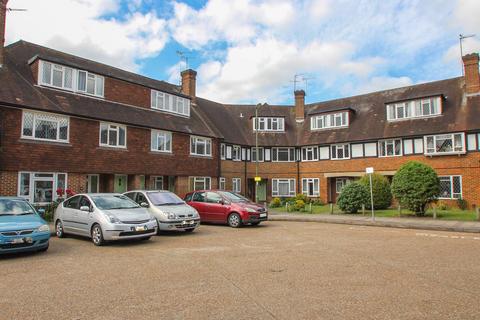 2 bedroom maisonette for sale, Station Approach, Hinchley Wood, KT10