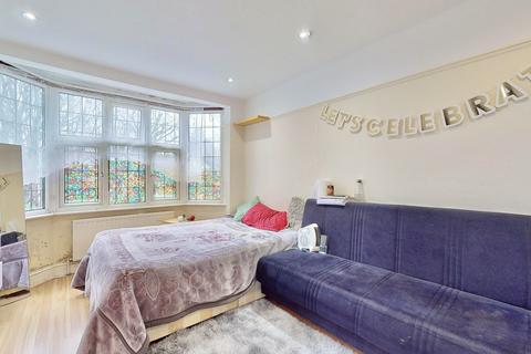 2 bedroom flat for sale, Tudor Court, Walthamstow, E17
