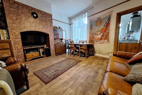 3 Hillside Avenue, Oldham, OL4 1LQ