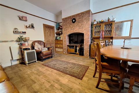 3 Hillside Avenue, Oldham, OL4 1LQ