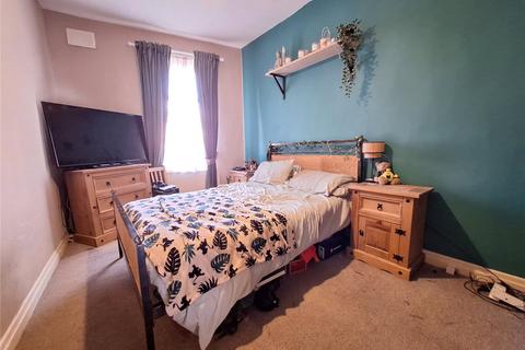 3 Hillside Avenue, Oldham, OL4 1LQ
