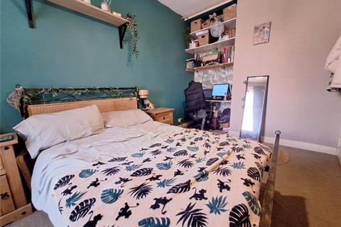 3 Hillside Avenue, Oldham, OL4 1LQ