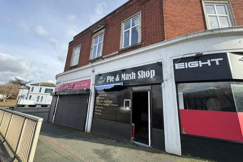 Retail property (high street) to rent - 84 Chapel Road, Worthing, BN11 1BN