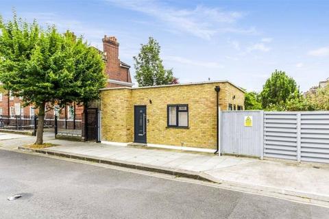 2 bedroom detached house for sale - Steventon Road, W12