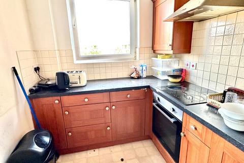 2 bedroom flat for sale, Tuns Lane, Slough, Berkshire, SL1 2WN