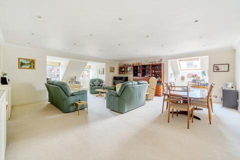2 bedroom apartment for sale - Oatlands Drive, Weybridge, Surrey, KT13