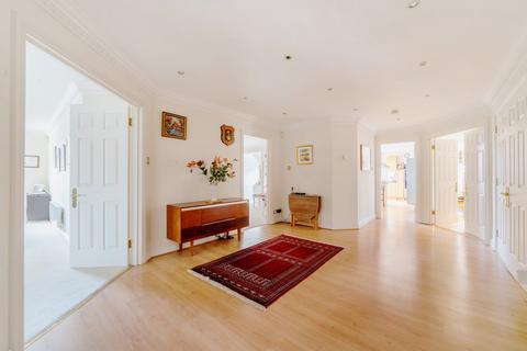 2 bedroom apartment for sale, Oatlands Drive, Weybridge, Surrey, KT13