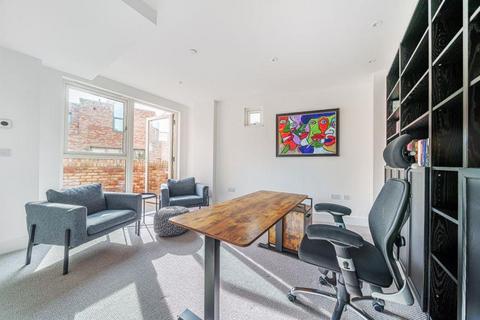 3 bedroom townhouse for sale, Edgewood Mews,  Finchley,  N3