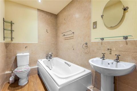 2 bedroom penthouse for sale - Sycamore Court, The Sycamores, BRAMHOPE, Leeds, LS16