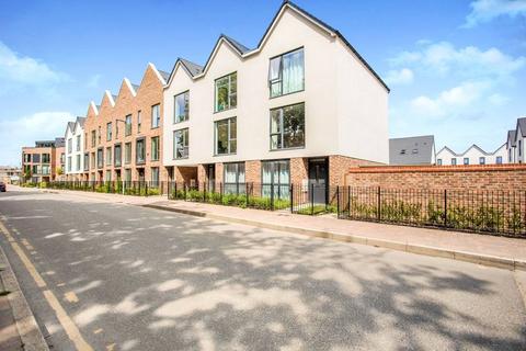 4 bedroom terraced house for sale, Churchill Road, Uxbridge