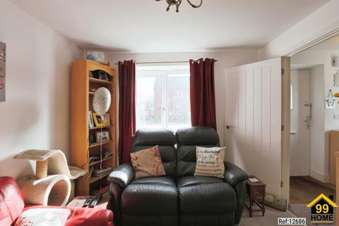 2 bedroom semi-detached house for sale - Poplar Drive, Stratford Upon Avon, Warwickshire, CV37