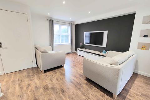 14 Field Head Way, Halifax, HX2 9LX